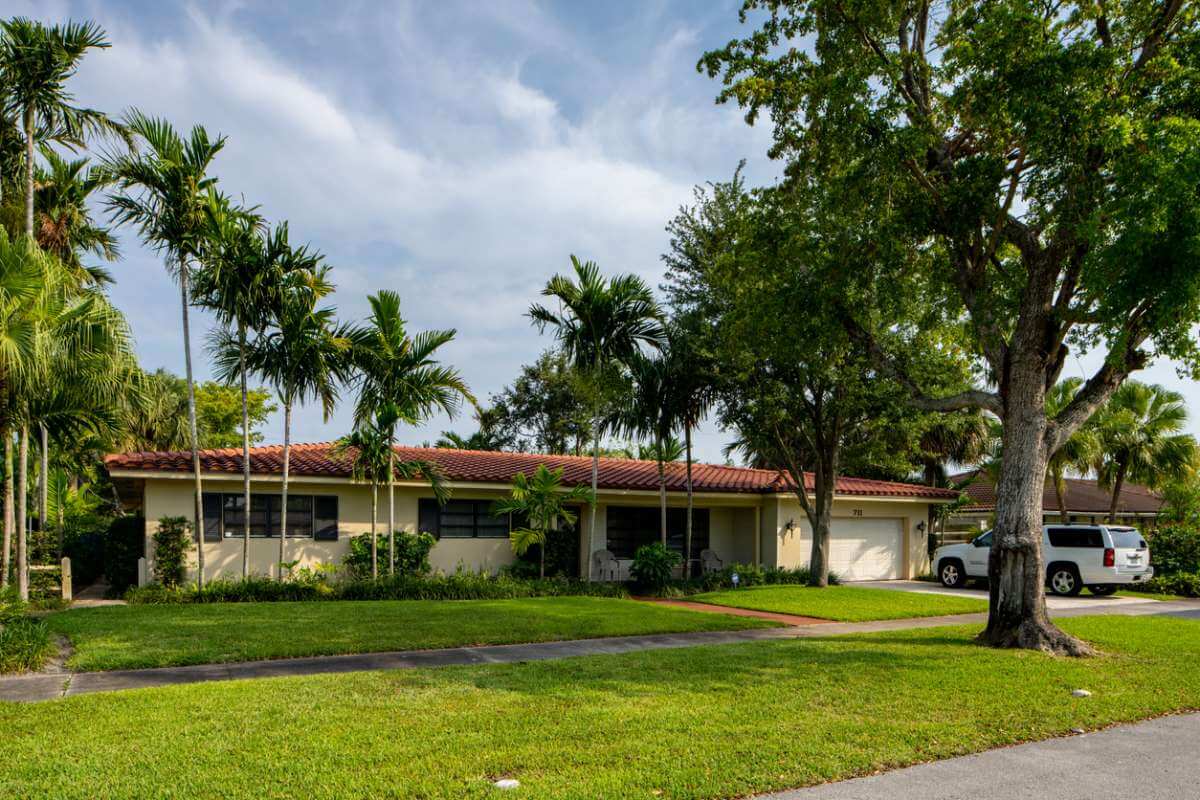 Quick Ways to Get Your Hollywood, FL Home Ready for Out-of-Town Visitors Image